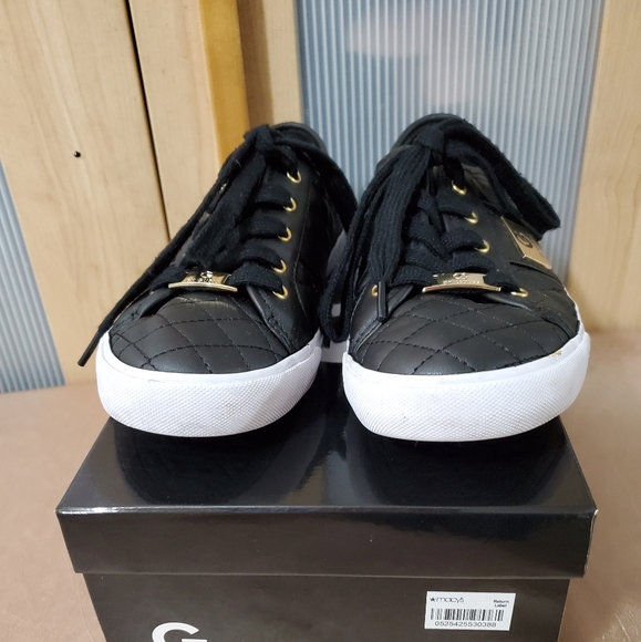Guess Backer Sneakers - Picture 3 of 6